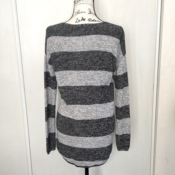 a.n.a Grey Striped Cotton V-Neck Sweater size Large - Picture 4 of 6